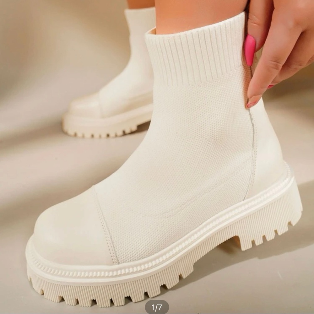 Slip-on knit boots